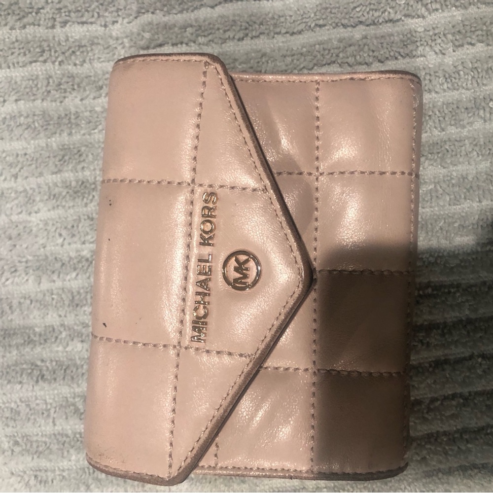 Saks Fifth  car CC’s Avenue Pink Leather Wallet with Multiple Compartments